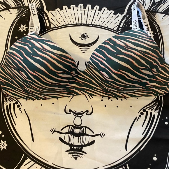 NWOT VICTORIA SECRET bra - Picture 2 of 13